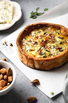Studio shot of freshly baked almond pie, FLMF00794