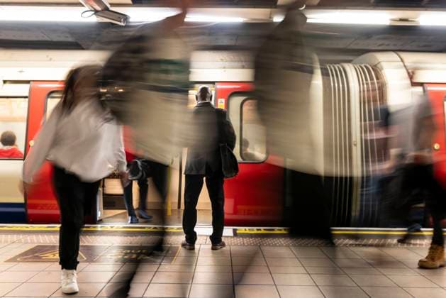 IMAGO Creative, Urban Lifestyle Businessman surrounded by commuters at subway station model released, Symbolfoto, WPEF06415