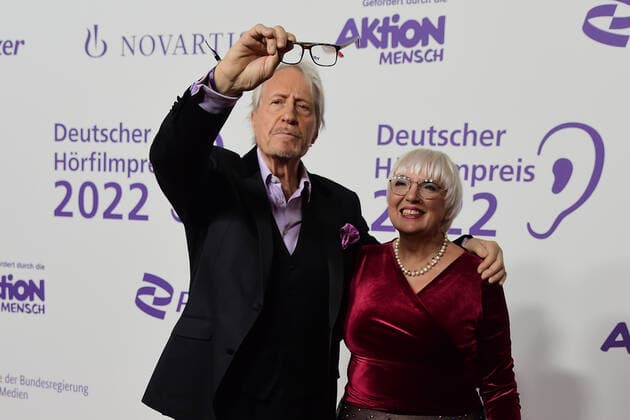 Verleihung des 20. Deutschen Hörfilmpreises Rainer Schöne, Claudia Roth, Staatsministerin für Kultur und Medien der Bundesrepublik Deutschland Verleihung des 20. Deutschen Hörfilmpreises 2022 in cen BOLLE Festsäle am Spree-Bogeni n Berlin am 27.09.2022