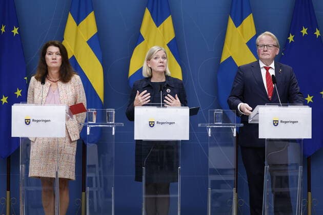 News Themen der Woche KW39 News Bilder des Tages STOCKHOLM 20220927 Utrikesminster Ann Linde (S), statsminister Magdalena Andersson (S) och försvarsminister Peter Hultqvist (S) haller pressträff med anledning av gasläckan i Östersjön fran Nord Stream. Stockholm Sverige x1081x *** STOCKHOLM 20220927 Minister of Foreign Affairs Ann Linde S, Prime Minister Magdalena Andersson S and Minister of Defense Peter Hultqvist S hold a press conference on the occasion of the gas leak in the Baltic Sea from Nord Stream Stockholm Sweden x1081x,  Copyright: xFredrikxPersson TTx PRESSTRÄFF GASLÄCKA