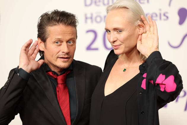 20. Deutsche Hörfilmpreis 2022 Roman Knizka mit Freundin Nele Herrmann Verrleihung des 20. Deutschen Hörfilmpreises 2022 in den Bolle Festsäle am Spree-Bogen in Berlin Copyright: xEventpressx