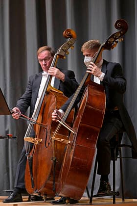 27.09.2022, Internationales Klassikfestival Festival der Nationen 2022 im Kurhaus Bad Wörishofen im Unterallgäu, Rudolf Buchbinder am Klavier, Orchester: Die Deutsche Kammerphilharmonie Bremen 27.09.2022, Klassikfestival Bad Wörishofen 27.09.2022, Klassikfestival Bad Wörishofen