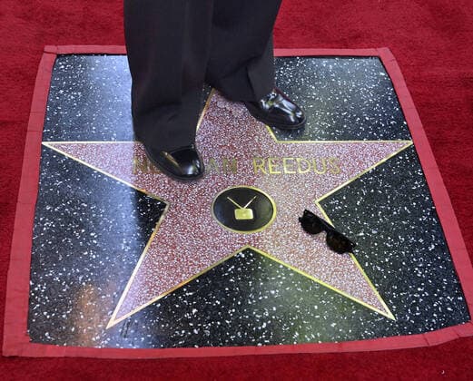 Entertainment Themen der Woche KW39 Entertainment Bilder des Tages Actor Norman Reedus stands atop his star after placing his signature sunglasses on top during an unveiling ceremony honoring him with the 2,734th star on the Hollywood Walk of Fame in Los Angeles on Tuesday, September 27, 2022. 1 LAP2022092713 JIMxRUYMEN