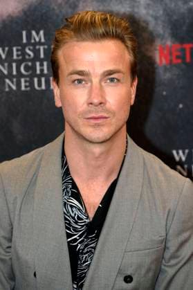 Albrecht Schuch bei der Premiere des Kinofilms Im Westen nichts Neues im Kino International. Berlin, 27.09.2022