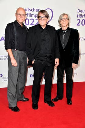 Ekki Busch, Sven Regener und Richard Pappik bei der Verleihung des 20. Deutschen Hörfilmpreises 2022 in den Bolle Festsälen am Spree-Bogen. Berlin, 27.09.2022