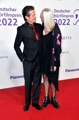 Roman Knizka und Nele Herrmann bei der Verleihung des 20. Deutschen Hörfilmpreises 2022 in den Bolle Festsälen am Spree-Bogen. Berlin, 27.09.2022
