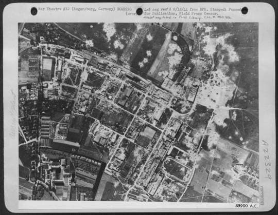 Gutted buildings dot the entire target area at the Prufenning Me-110 aircraft plant at Regensburg, about 55 miles southeast of Nurnberg, after the 21 July 44 attack, by U.S. 8th AF bombers. Temporarily knocked out of production in an attack in Feb 44 Copyright: xpiemagsx nagerbompie16092022-646 !ACHTUNG AUFNAHMEDATUM GESCHÄTZT!