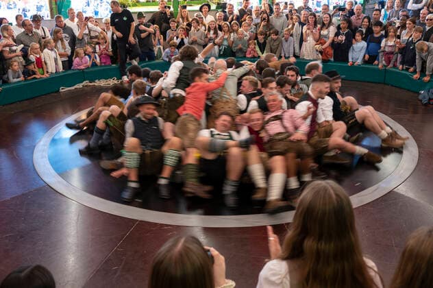 Muenchen, beim 187. Oktoberfest auf der Theresienwiese, Wiesn Impressionen, Spass im Teufelsrad