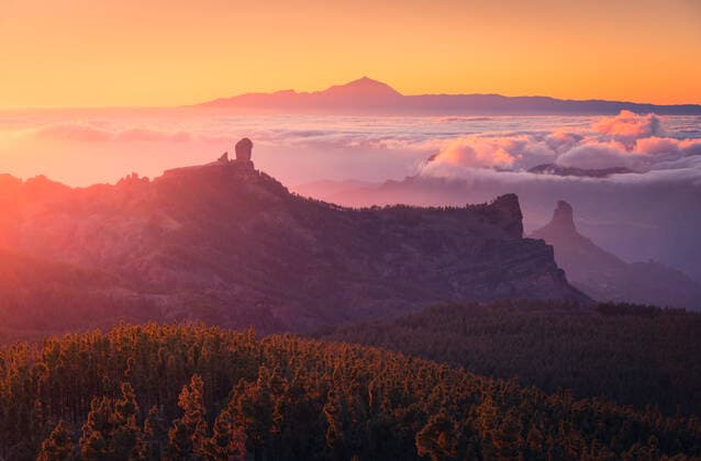 Spectacular scenery of vivid pink and orange sundown cloudy sky over rough mountains in evening on Gran Canaria, Model released JavierMartinez_ID783_29071_041 Copyright: xJavierxMartinezx MR