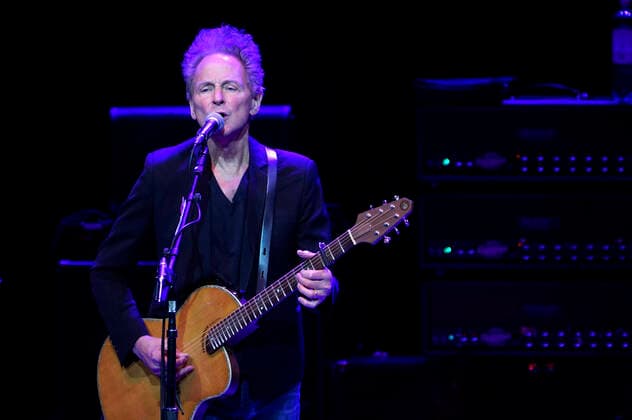 Entertainment Themen der Woche KW39 Entertainment Bilder des Tages Lindsey Buckingham live im Theater am Potsdamer Platz. Berlin, 28.09.2022 *** Lindsey Buckingham live at Theater am Potsdamer Platz Berlin, 28 09 2022 Foto:xT.xBartillax xFuturexImage