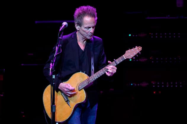 Lindsey Buckingham live im Theater am Potsdamer Platz. Berlin, 28.09.2022 *** Lindsey Buckingham live at Theater am Potsdamer Platz Berlin, 28 09 2022 Foto:xT.xBartillax xFuturexImage