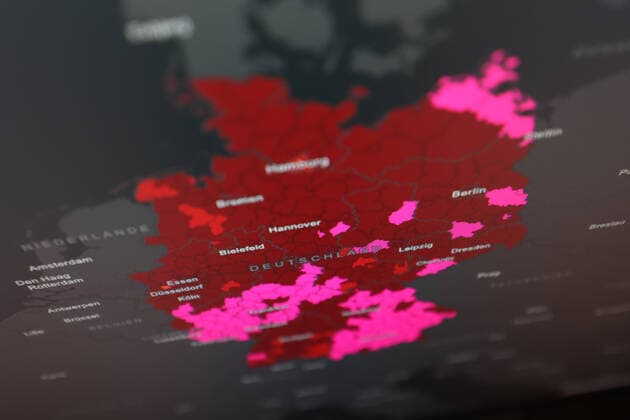 Dashboard des RKI, die 7-Tage-Inzidenz liegt nun bei 409,9 7-Tage-Inzidenz, Dashboard des RKI auf einem Monitor am 29.09.2022 in Siegen Deutschland.