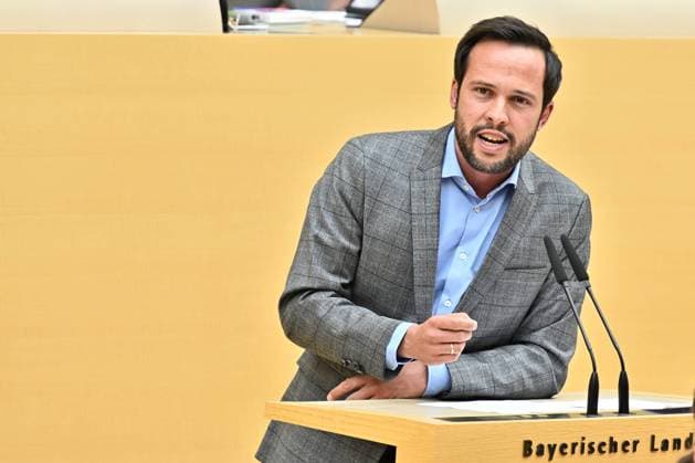 Martin Hagen, FDP- Fraktionsvorsitzender. 123.Plenarsitzung des Bayerischen Landtags . Martin Hagen, Vorsitzender der FDP Fraktion, während der Aktuellen Stunde. München Bayern Deutschland *** Martin Hagen, Chairman of the FDP Parliamentary Group 123 Plenary Session of the Bavarian State Parliament Martin Hagen, Chairman of the FDP Parliamentary Group, during the Current Affairs Hour Munich Bavaria Germany Copyright: xRolfxPossx