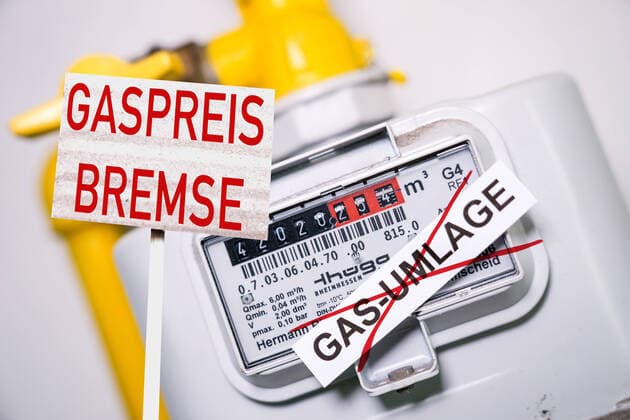 News Themen der Woche KW39 Symbolfoto Gaspreisbremse Symbolbild Gaszaehler mit der Aufschrift Gaspreisbremse Deutschland *** Symbol photo gas price brake symbol image gas meter with the inscription gas price brake Germany