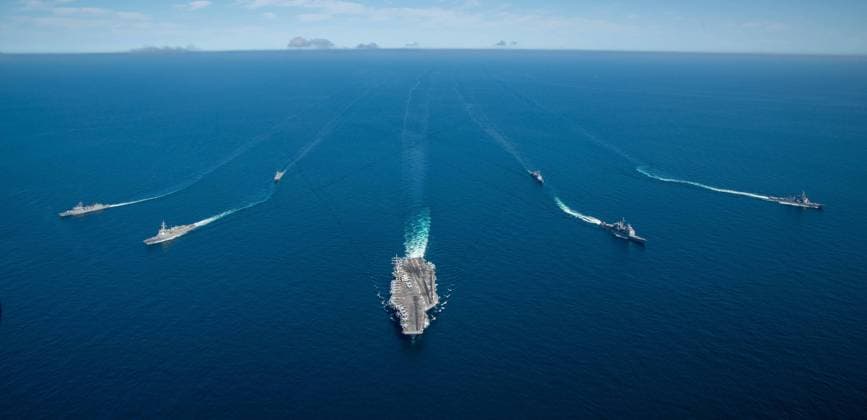 News Themen der Woche KW39 News Bilder des Tages September 29, 2022, Busan, East Sea, South Korea: The U.S. Navy Nimitz-class, nuclear-powered super-carrier, USS Ronald Reagan steams in formation with the the USS Benfold, and the USS Chancellorsville alongside the South Korean Navy ships ROKS Munmu the Great, ROKS Seoae Ryu Seong-ryong, ROKS Gwanggaeto the Great and ROKS Gangwon during joint training operations in the East Sea, September 29, 2022 near Busan, South Korea. Busan South Korea - ZUMAp138 20220929_zaa_p138_035 Copyright: xMc3xGrayxGibson UsxNavyx
