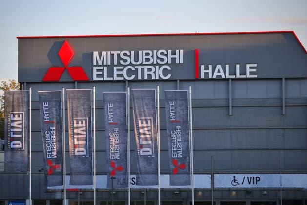 29.09.2022, Düsseldorf , Aussenansicht Eventlocation Konzerthalle Mitsubishi Electric Halle (symbolfoto) zur blauen Stunde NRW Deutschland