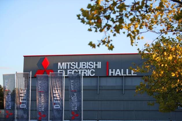 29.09.2022, Düsseldorf , Aussenansicht Eventlocation Konzerthalle Mitsubishi Electric Halle (symbolfoto) zur blauen Stunde NRW Deutschland