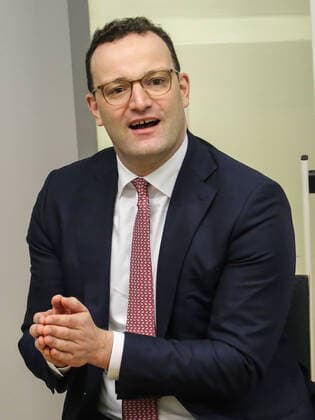 Bundesgesundheitsminister Jens Spahn CDU zu Besuch in der Universitätsklinik Magdeburg am 06.12.2019 Bundesgesundheitsminister Jens Spahn zu Besuch in der Universitätsklinik Magdeburg am 06.12.2019 - Federal Minister of Health Jens Spahn CDU visits the Magdeburg University Clinic on December 6th, 2019 Copyright: xZoonar.com AxelxKammererx zoonar_14741294