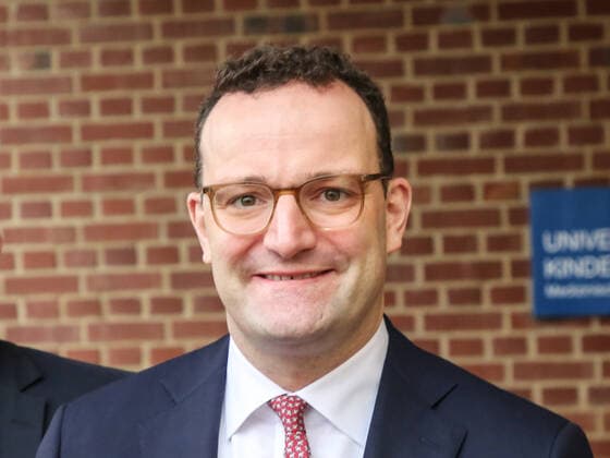 Bundesgesundheitsminister Jens Spahn CDU zu Besuch in der Universitätsklinik Magdeburg am 06.12.2019 Bundesgesundheitsminister Jens Spahn zu Besuch in der Universitätsklinik Magdeburg am 06.12.2019 - Federal Minister of Health Jens Spahn CDU visits the Magdeburg University Clinic on December 6th, 2019 Copyright: xZoonar.com AxelxKammererx zoonar_14741303