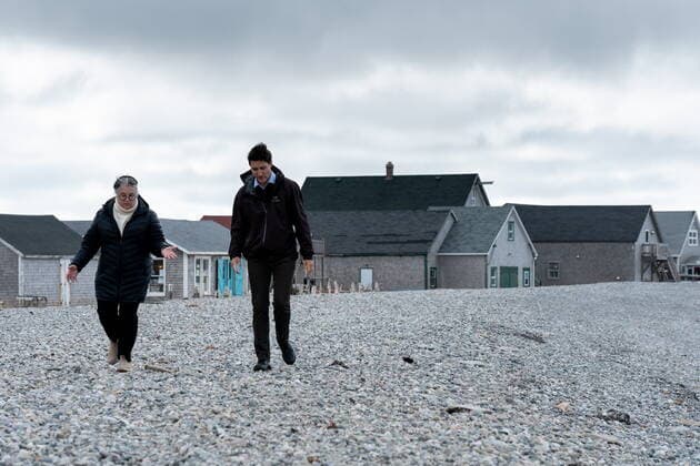 News Bilder des Tages September 29, 2022, Havre-Aubert, PQ, CANADA: Prime Minister Justin Trudeau and Minister of National Revenue Diane Lebouthillierwalk along la Grave in Havre-Aubert, Que., Thursday, Sept. 29, 2022. Havre-Aubert CANADA  - ZUMAc35_ 20220929_zaf_c35_098 Copyright: xNigelxQuinnx