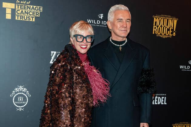 Entertainment Themen der Woche KW39 Entertainment Bilder des Tages September 29, 2022, London, United Kingdom: Filmmaker Baz Luhrmann (R) and his wife Catherine Martin (L) a film costume designer pose on the red carpet at a special Gala night at Moulin Rouge! The Musical in aid of Teenage Cancer Trust. With Baz Luhrmann hosting the night as his film comes to life onstage in London s West End at The Piccadilly Theatre. London United Kingdom - ZUMAs197 20220929_zaa_s197_170 Copyright: xBonniexBritainx