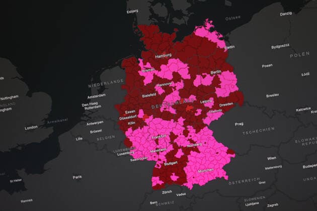 Dashboard des RKI, die 7-Tage-Inzidenz liegt nun bei 466,0 7-Tage-Inzidenz, Dashboard des RKI auf einem Monitor am 30.09.2022 in Siegen Deutschland.