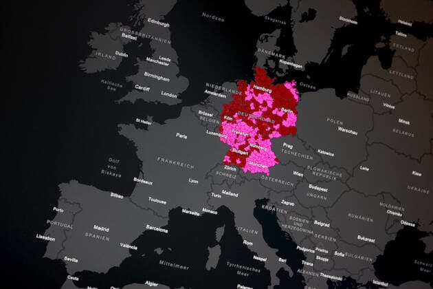 Dashboard des RKI, die 7-Tage-Inzidenz liegt nun bei 466,0 7-Tage-Inzidenz, Dashboard des RKI auf einem Monitor am 30.09.2022 in Siegen Deutschland.
