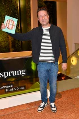 Entertainment Themen der Woche KW39 Entertainment Bilder des Tages Jamie Oliver bei der Präsentation seines Kochbuches One bei Dussmann das KulturKaufhaus. Berlin, 29.09.2022 *** Jamie Oliver at the presentation of his cookbook One at Dussmann das KulturKaufhaus Berlin, 29 09 2022 Foto:xN.xKubelkax xFuturexImage