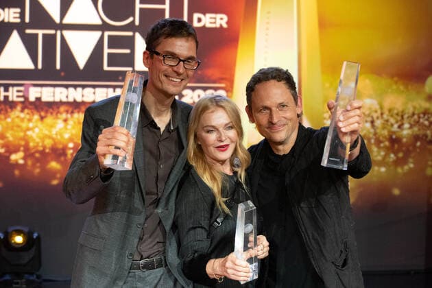 Preistraeger Matthias PETSCHE, Inga HUMPE, Tommi ECKART, v.l. Verleihung des Deutschen Fernsehpreises, Die Nacht der Kreativen - Der Deutsche Fernsehpreis 2022, Deutscher Fernsehpreis 2022 in Koeln, am 13.09.2022. *** Prize winners Matthias PETSCHE, Inga HUMPE, Tommi ECKART, f l Award ceremony of the German Television Prize, The Night of the Creatives The German Television Prize 2022, German Television Prize 2022 in Cologne, on 13 09 2022