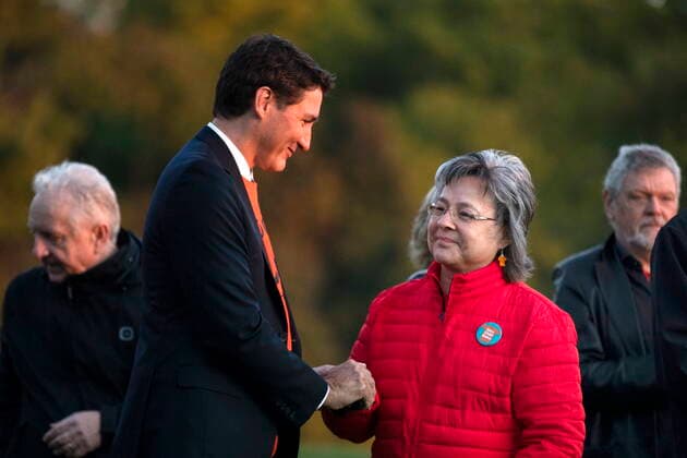 September 30, 2022, Niagara Falls, ON, Canada: Prime Minister Justin Trudeau shakes hands with Phyllis Webstad, residential school survivor and the founder of the Orange Shirt Day movement, during a sunrise ceremony to mark the National Day of Truth and Reconciliation in Niagara Falls, Ont. on Friday, September 30, 2022. Niagara Falls Canada  - ZUMAc35_ 20220930_zaf_c35_003 Copyright: xNickxIwanyshynx
