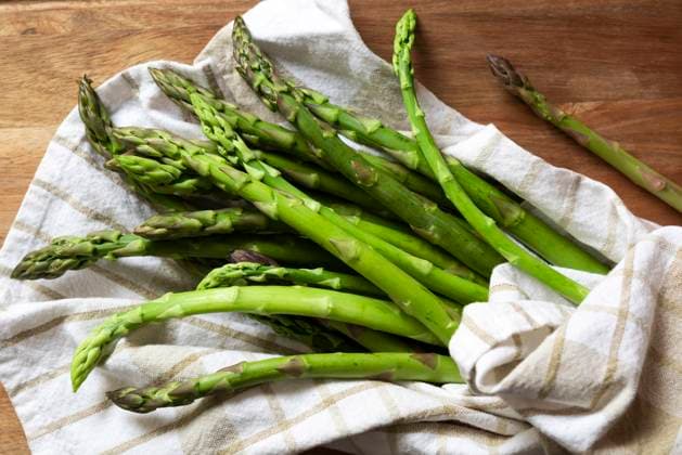 IMAGO Creative: Food, Spargel Fresh green asparagus. Copyright: xVickixValex VV251018-28