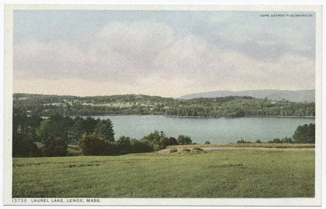 Laurel Lake, Lenox, Mass. still image. Postcards. 1898 - 1931. The Miriam and Ira D. Wallach Division of Art, Prints and Photographs: Photography Collection. Massachusetts Copyright: xpiemagsx nyplsipiepostcard28092022-1628 !ACHTUNG AUFNAHMEDATUM GESCHÄTZT!