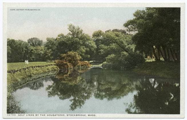 Golf Links by the Housatonic River, Stockbridge, Mass. still image. Postcards. 1898 - 1931. The Miriam and Ira D. Wallach Division of Art, Prints and Photographs: Photography Collection. Massachusetts, Sports & recreation facilities Copyright: xpiemagsx nyplsipiepostcard28092022-1649 !ACHTUNG AUFNAHMEDATUM GESCHÄTZT!