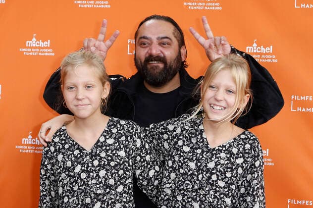 Entertainment Themen der Woche KW39 Entertainment Bilder des Tages Violetta Arnemann, Kailas Mahadevan und Valerie Arnemann bei der Premiere des Kinofilms Lucy ist jetzt Gangster auf dem 30. Filmfest Hamburg 2022 im Abaton Kino. Hamburg, 30.09.2022 *** Violetta Arnemann, Kailas Mahadevan and Valerie Arnemann at the premiere of the feature film Lucy is now Gangster at the 30 Filmfest Hamburg 2022 at Abaton Kino Hamburg, 30 09 2022. Foto:xC.xTamckex xFuturexImage
