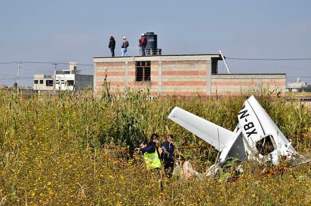 Plane Crash Causes 3 Deaths In The State Of Mexico A small plane crashed in a cornfield located in Otzolotepec, State of Mexico, about 3 kilometers from Toluca International Airport, the accident caused the death of 3 people. on September 30, 2022. Otzolotepec Mexico  Copyright: xArturoxHernandezx originalFilename: hernandezsanchez-notitle220930_npO9Z.jpg
