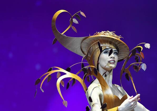 Entertainment Themen der Woche KW39 (221001) -- WELLINGTON, Oct. 1, 2022 -- A model presents a creation during the 2022 World of WearableArt (WOW) in Wellington, New Zealand, Sept. 29, 2022. The Awarding Night of 2022 WOW, a renowned international design competition, was held here on Friday. ) NEW ZEALAND-WELLINGTON-2022 WOW GuoxLei 