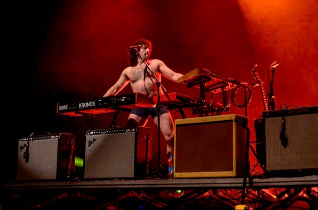 Entertainment Themen der Woche KW39 RIO DE JANEIRO, RJ - 30.09.2022: SHOW DAS BANDAS STICKY FINGERS E BRAZA - In the photo, lead singer of the Australian band Sticky Fingers, Daniel Neurath, on tour with the album Lekkerboy, and with the band Braza, shared the stage at Fundição Progresso yesterday, September 30, in downtown Rio de Janeiro, RJ. x2272522x  Belga