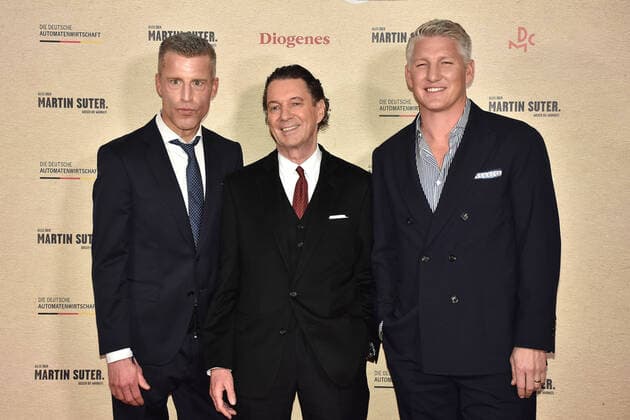 Entertainment Themen der Woche KW39 Entertainment Bilder des Tages Benjamin von Stuckrad Barre, Martin Suter und Bastian Schweinsteiger bei der Alles über Martin Suter.Ausser die Wahrheit Film Premiere am 1.10.2022 in Berlin Alles über Martin Suter.Ausser die Wahrheit Film Premiere in Berlin mit Bastian Schweinsteiger *** Benjamin von Stuckrad Barre, Martin Suter and Bastian Schweinsteiger at the All about Martin Suter Except the Truth Film Premiere on 1 10 2022 in Berlin All about Martin Suter Except the Truth Film Premiere in Berlin with Bastian Schweinsteiger 