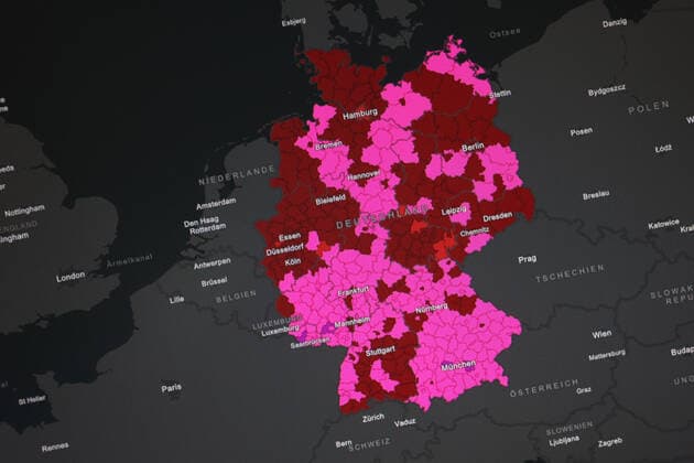 Dashboard des RKI, die 7-Tage-Inzidenz liegt nun bei 480,8 7-Tage-Inzidenz, Dashboard des RKI auf einem Monitor am 02.10.2022 in Siegen Deutschland.