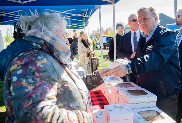 October 2, 2022, Magog, PQ, Canada: Coalition Avenir Quebec Leader Francois Legault purchases a pie during an election campaign stop at a market in Magog, Que., Sunday, October 2, 2022. Quebecers will go to the polls on Monday. Magog Canada  - ZUMAc35_ 20221002_zaf_c35_001 Copyright: xGrahamxHughesx