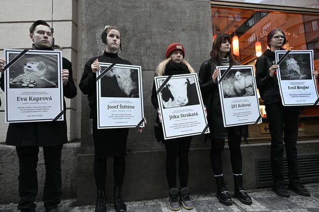 News Themen der Woche KW39 News Bilder des Tages A funeral procession passed through the center of Prague, Czech Republic, on the occasion of the World Day for Farmed Animals, on October 2, 2022. (CTKxPhoto VitxSimanek) CTKPhotoP2022100206557 