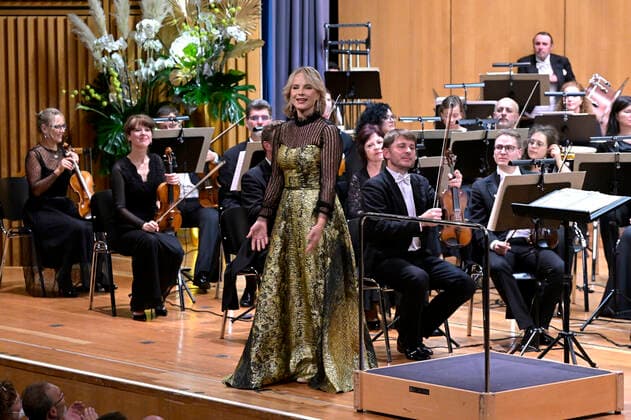 02.10.2022, Internationales Klassikfestival Festival der Nationen 2022 im Kurhaus Bad Wörishofen im Unterallgäu, Abschlussgala - Arienabend mit Elina Garanca (Lettland), Mezzosopran. Karel Mark Chichon, Dirigent des Janacek Philharmonic Orchestra. 02.10.2022, Klassikfestival Bad Wörishofen 02.10.2022, Klassikfestival Bad Wörishofen
