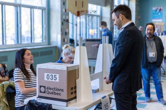 October 3, 2022, Montreal, QC, Canada: Parti Quebecois Leader Paul St-Pierre Plamondon shares a laugh with an election volunteer before voting in the provincial election in Montreal on Monday, October 3, 2022. Montreal Canada  - ZUMAc35_ 20221003_zaf_c35_012 Copyright: xEvanxBuhlerx