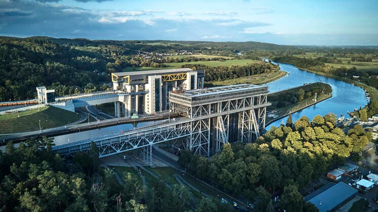 Schiffshebewerk Niederfinow, 13.9.2022 Das am 21. März 1934 in Betrieb genommene Schiffshebewerk Niederfinow ist das älteste noch arbeitende Schiffshebewerk Deutschlands. Das neue Schiffshebewerk in Niederfinow nimmt seinen Betrieb auf. *** Niederfinow Ships Hoist, 13 9 2022 The Niederfinow Ships Hoist, commissioned on March 21, 1934, is the oldest ships hoist still in operation in Germany The new ships hoist in Niederfinow goes into operation Handelmann