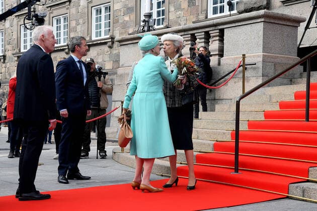 Entertainment Themen der Woche KW40 Copenahgen Denmark 04 OIctober 2022 H.M.the Queen Margrethe II and crown prices Frederik and Crown princess Mary and Princes Benedikte arrivie at Christiansorg danish nparliament opening of dnaih prliament today . (Photo. Francis Joseph Dean Dean Pictures.