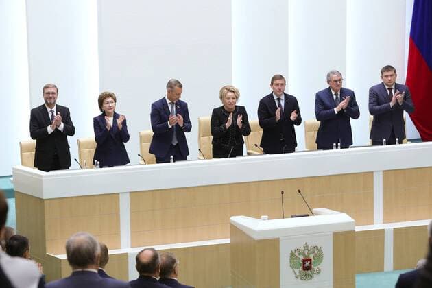 News Themen der Woche KW40 News Bilder des Tages Russia New Territories Accession Parliament 8288988 04.10.2022 In this handout photo released by the Russian Federation Council, Federation Council speaker Valentina Matvienko, center, and her Deputies attend a session on the entry of Zaporizhzhia and Kherson regions, as well as the Donetsk and Luhansk People s Republics (DPR and LPR) into Russia, in the Russian Federation Council, the upper chamber of Russian parliament, in Moscow, Russia. Editorial use only, no archive, no commercial use. Russian Federation Council Moscow Russia  Copyright: xx