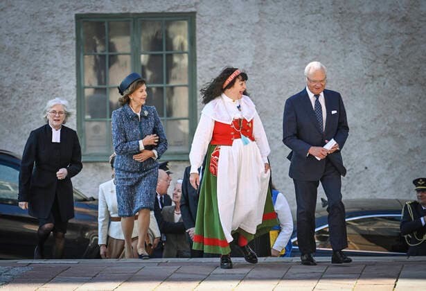 Entertainment Themen der Woche KW40 Entertainment Bilder des Tages UPPSALA 20222004 Kyrkomötets ordförande Karin Perers, kung Carl Gustaf och drottning Silvia med flera, utanför Uppsala domkyrka i samband med Kyrkomötets öppnande pa tisdagen. UPPSALA SVERIGE x10050x *** UPPSALA 20222004 Chairman of the Church Meeting Karin Perers, King Carl Gustaf and Queen Silvia and others, outside Uppsala Cathedral in connection with the opening of the Church Meeting on Tuesday UPPSALA SWEDEN x10050x,  Copyright: xPontusxLundahl TTx KYRKOMÖTETS ÖPPNANDE 2022