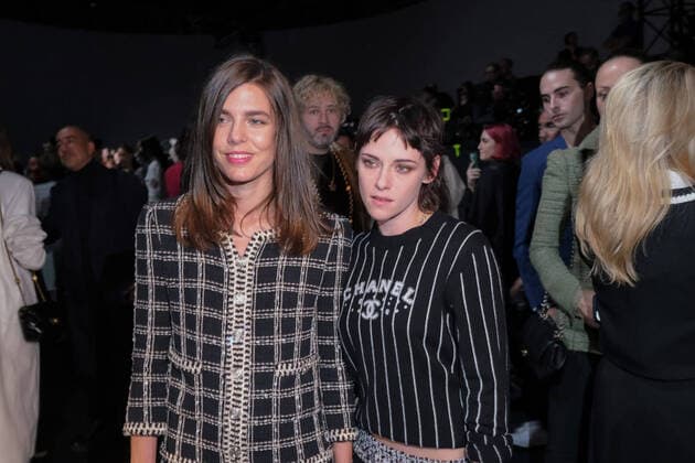 Bilder des Jahres 2022, Entertainment 10 Oktober Entertainment Themen der Woche KW40 Entertainment Bilder des Tages Paris Fashion Week. Defile Chanel. People. Celebrities attend Chanel show during Paris Fashion Week 284801 2022-10-04 Paris France Casiraghi, Charlotte (Monaco); Stewart, Kristen  Copyright: xSergexArnalx xStarfacex STAR_284801_025
