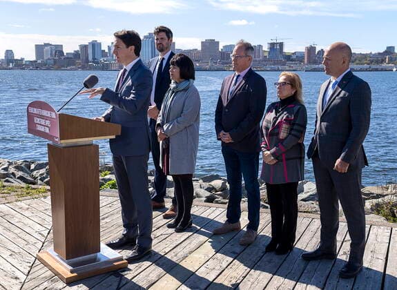 October 4, 2022, Dartmouth, NS, Canada: Prime Minister Justin Trudeau, accompanied by regional MPs Sean Fraser, Ginette Petitpas Taylor, Darren Fisher, Lena Metlege Diab and Andy Fillmore, left to right, announces support for victims of hurricane Fiona in Dartmouth, N.S. on Tuesday, Oct. 4, 2022. Dartmouth Canada - ZUMAc35_ 20221004_zaf_c35_038 Copyright: xAndrewxVaughanx