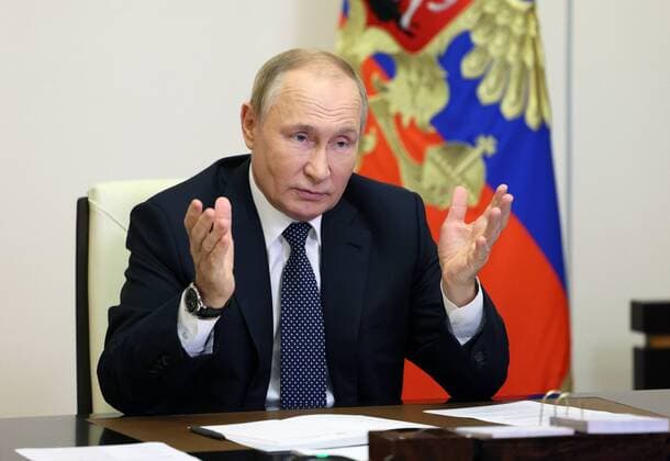 News Themen der Woche KW40 News Bilder des Tages Russland, Wladimir Putin bei Lehrer des Jahres Videokonferenz in Moskau Russia Putin Teacher s Day 8289533 05.10.2022 Russian President Vladimir Putin chairs a meeting with the laureates and finalists of the All-Russian competition Teacher of the Year on Teacher s Day, via video conference call at the Novo-Ogaryovo state residence, outside Moscow, Russia. Gavriil Grigorov POOL Novo-Ogaryovo Moscow region Russia  Copyright: xGavriilxGrigorovx